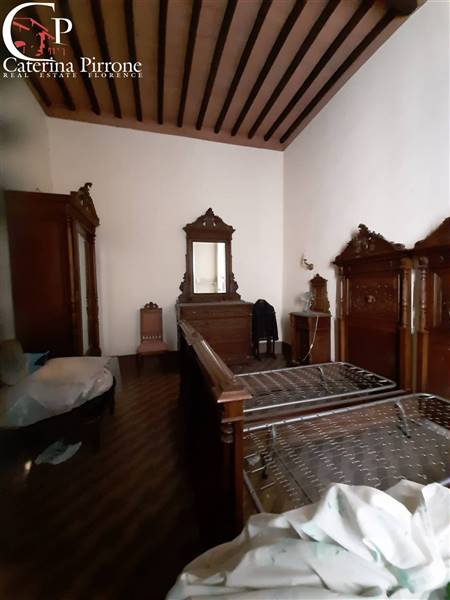 Vada vendesi villa da ristrutturare