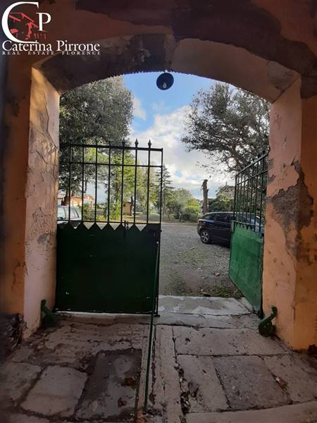 Vada vendesi villa da ristrutturare