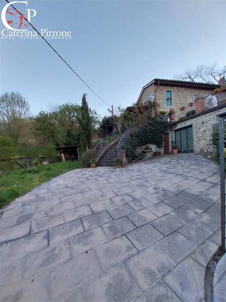 Vicchio vendesi porzione di colonica