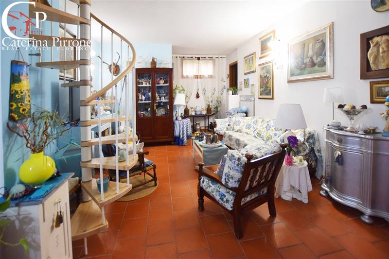 BIFAMILIARE INDIPENDENTE IN VENDITA CON GIARDINO