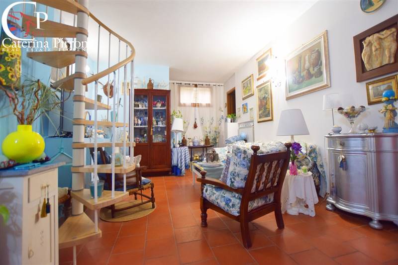 BIFAMILIARE INDIPENDENTE IN VENDITA CON GIARDINO