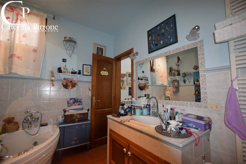 BIFAMILIARE INDIPENDENTE IN VENDITA CON GIARDINO