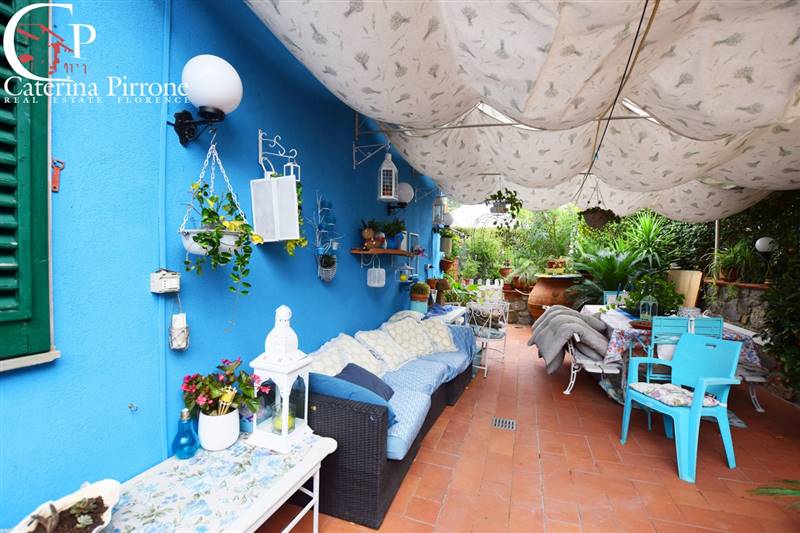 BIFAMILIARE INDIPENDENTE IN VENDITA CON GIARDINO