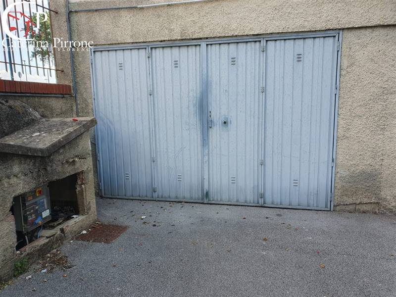 Firenze zona Gavinana vendesi ampio garage