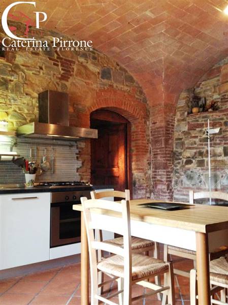 Montaione vendesi molino con fienile e terreno