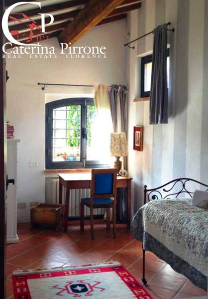 Montaione vendesi molino con fienile e terreno