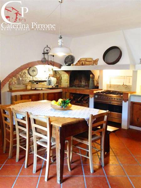 Montaione vendesi molino con fienile e terreno