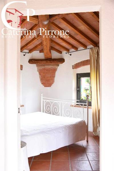 Montaione vendesi molino con fienile e terreno