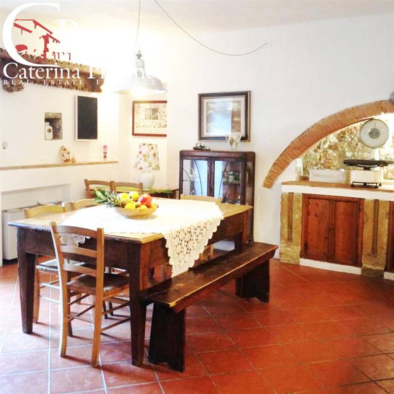 Montaione vendesi molino con fienile e terreno