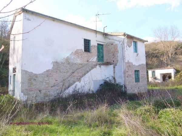 Rustico casale in Srada Provinciale Dei Quattro Comuni in zona Sassa a Montecatini Val di Cecina