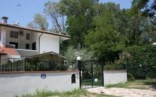 esterno villetta con posto auto di proprietà