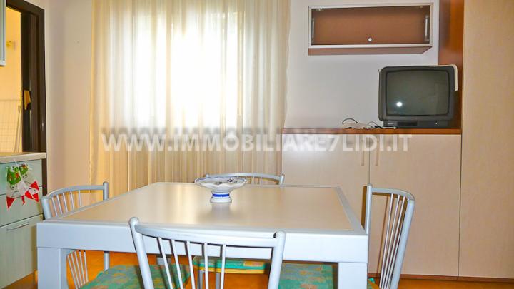 soggiorno con angolo cottura (2)