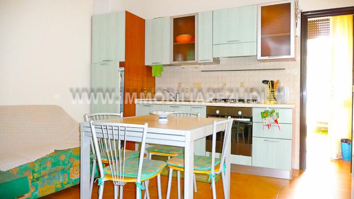 soggiorno con angolo cottura