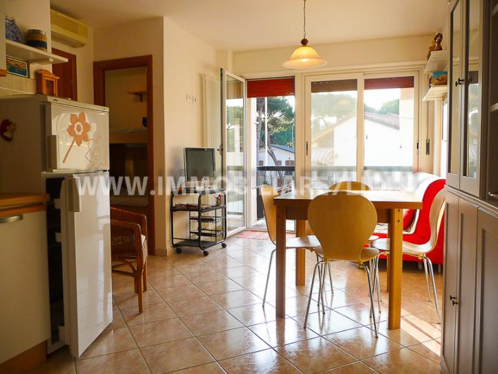 soggiorno con angolo cottura