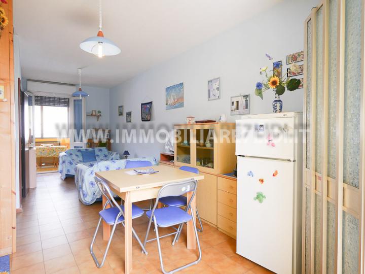 soggiorno con angolo cottura