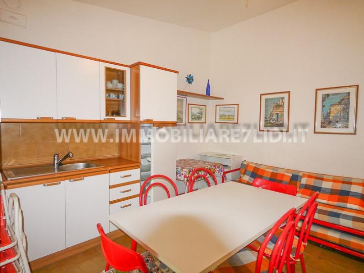 soggiorno con angolo cottura