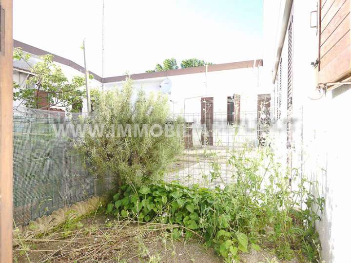 piccolo giardinetto retrostante