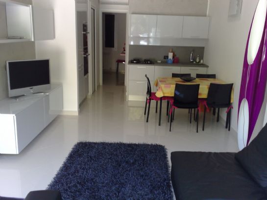 soggiorno con angolo cottura