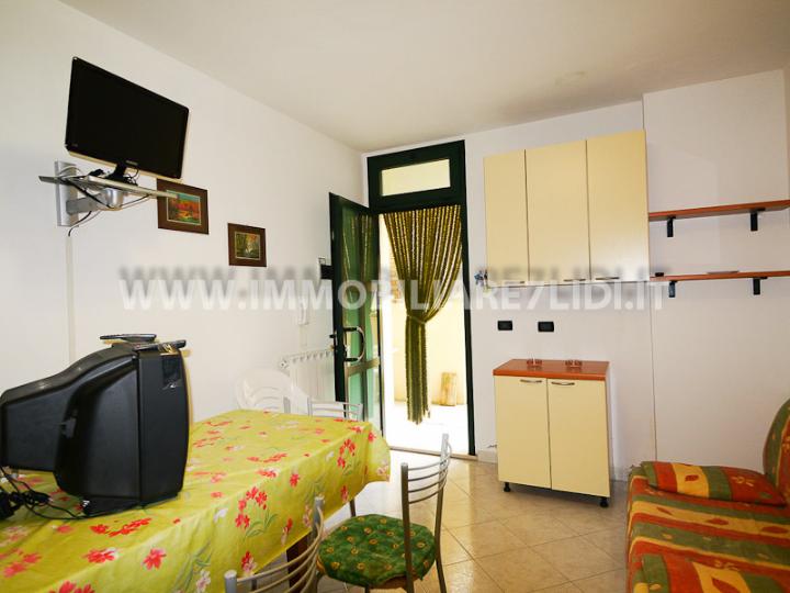 soggiorno con angolo cottura (2)