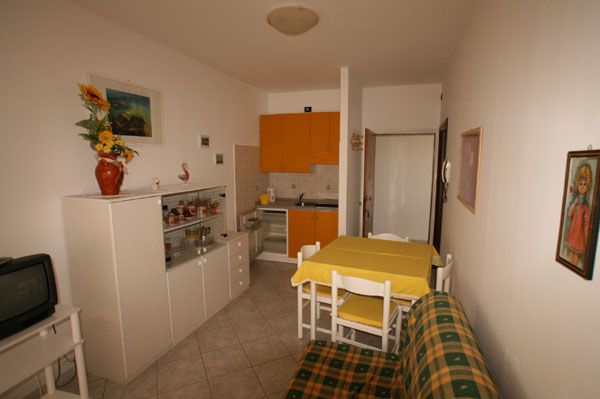 soggiorno con angolo cottura