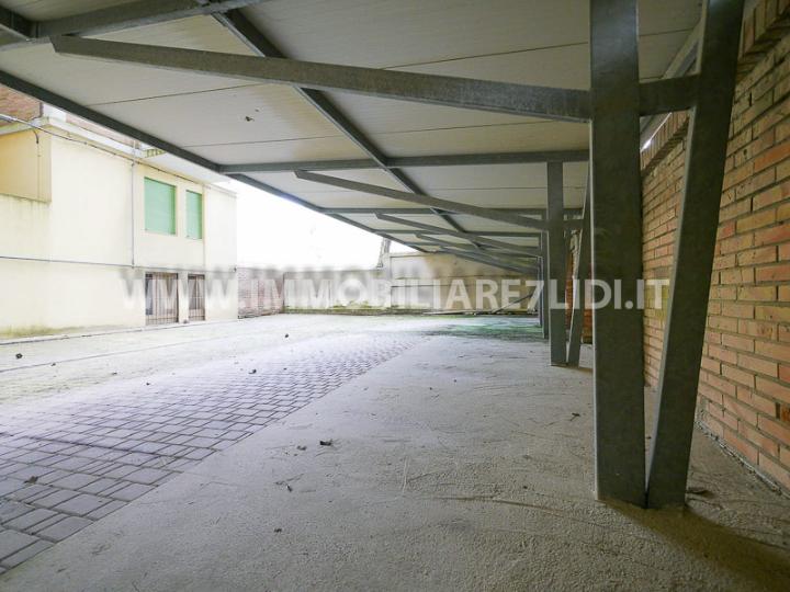 posto auto coperto di proprietà