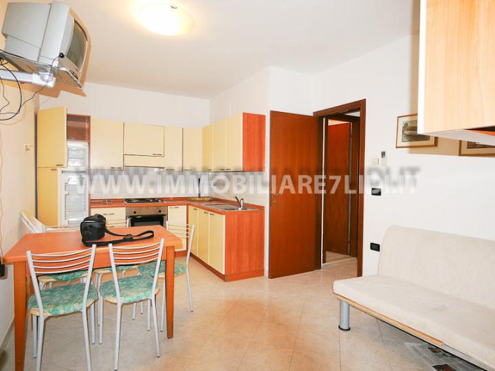 soggiorno con angolo cottura