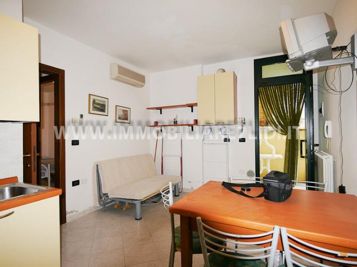 soggiorno con angolo cottura