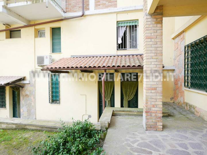 complesso esternamente