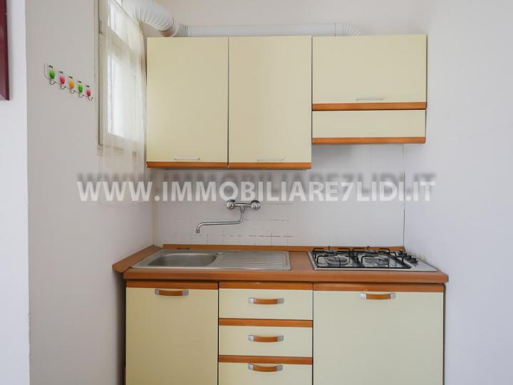 soggiorno con angolo cottura (3)