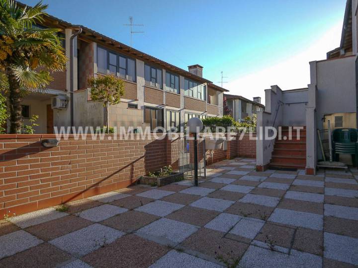 villetta esternamente