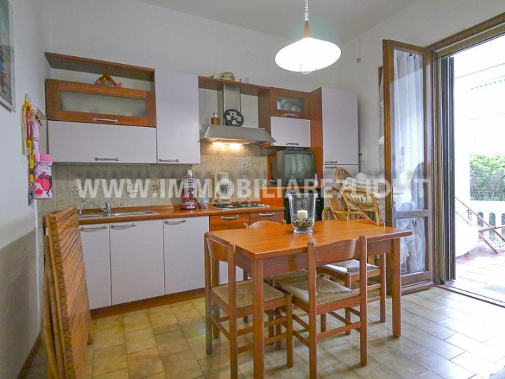 soggiorno con angolo cottura