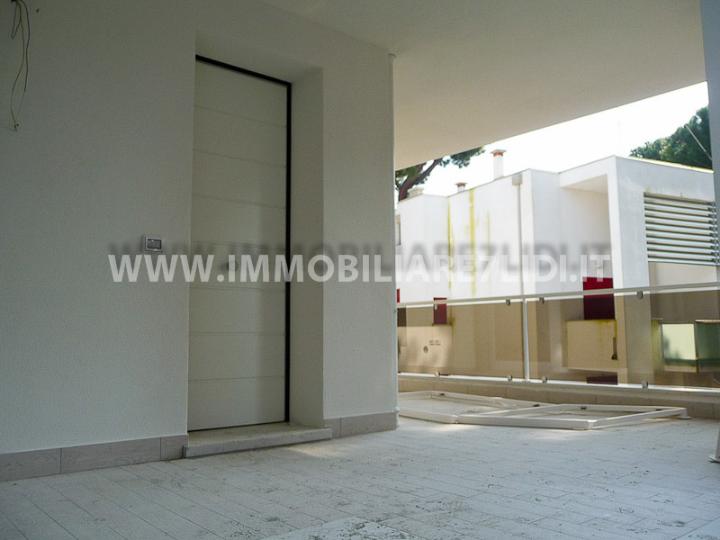 ampi terrazzi d'ingresso