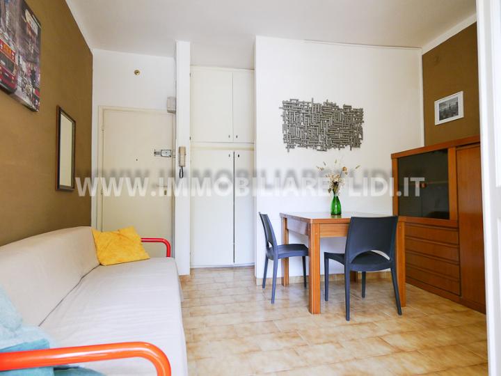 soggiorno con angolo cottura (3)