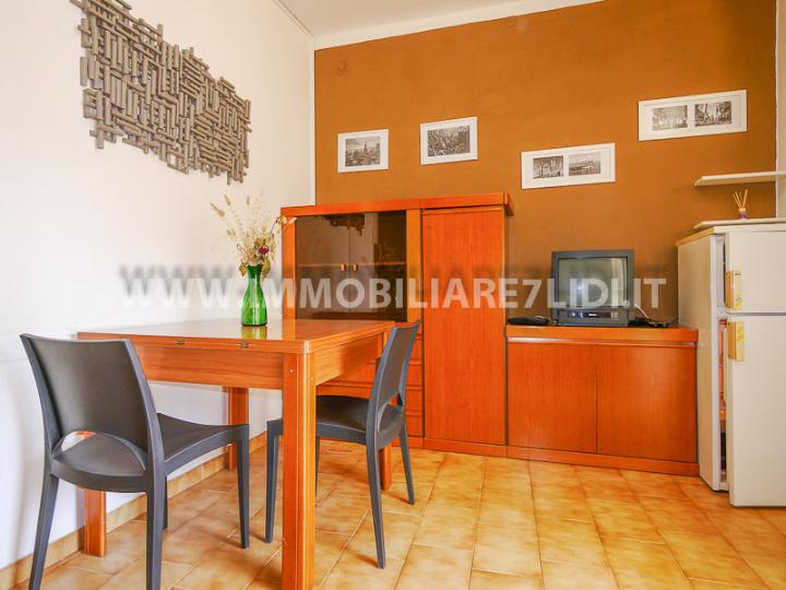 soggiorno con angolo cottura