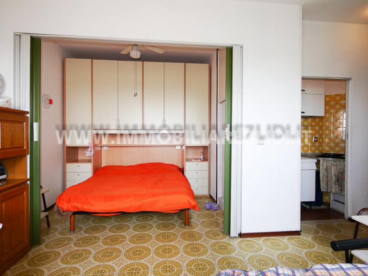 camera matrimoniale creata dal soggiorno