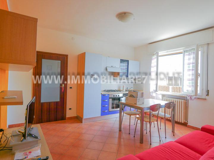 soggiorno con angolo cottura