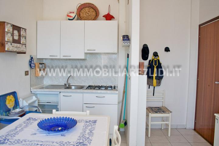 soggiorno con angolo cottura (3)