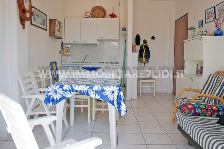 soggiorno con angolo cottura (2)