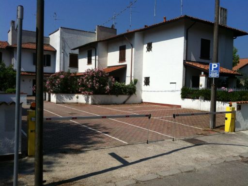 complesso con posti auto