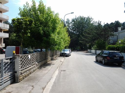 strada che porta in spiaggia