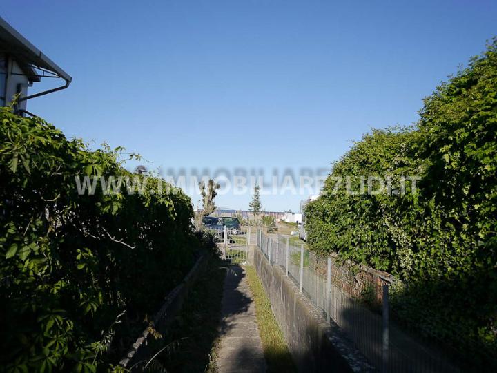 stradello pedonale per la spiaggia