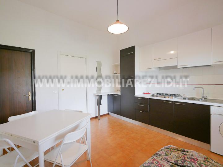 soggiorno con angolo cottura (2)