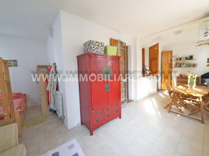 porticato angolare sul retro veramento