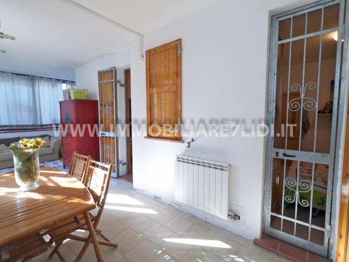 porticato angolare sul retro veramento