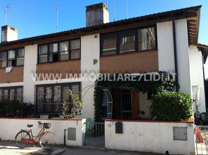 villetta esternamente