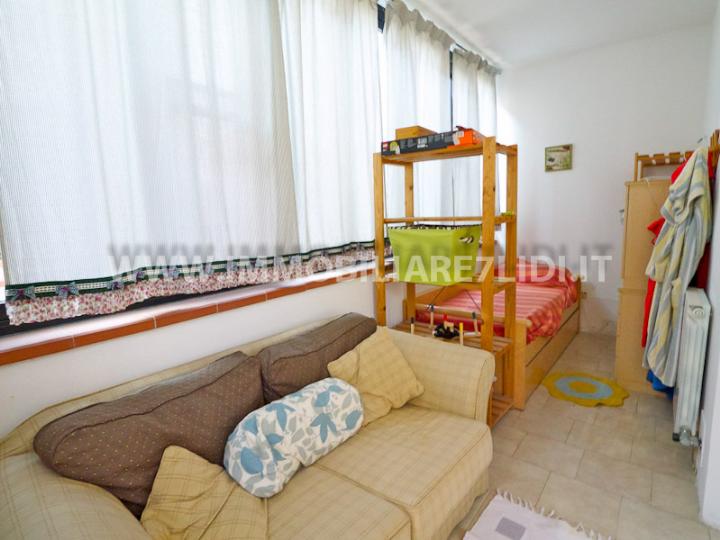 porticato angolare sul retro veramento