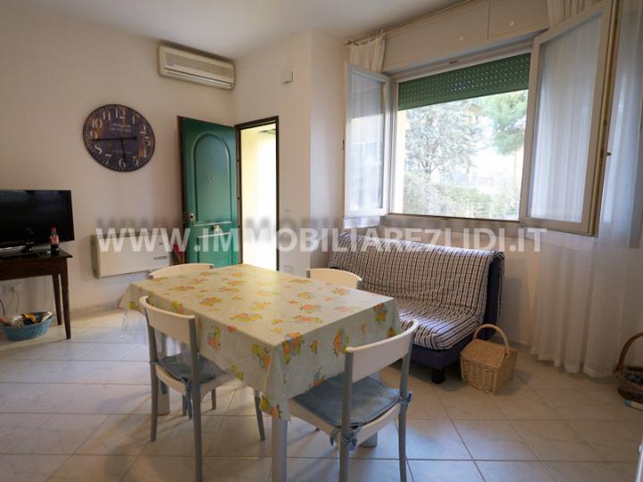 soggiorno con angolo cottura (2)