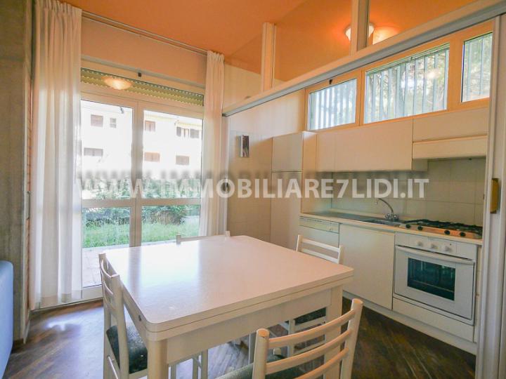 soggiorno con angolo cottura