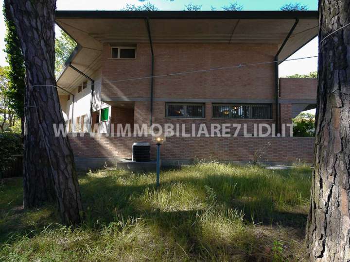 villa in verticale con giardino