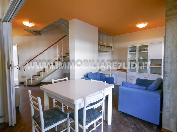 soggiorno con angolo cottura